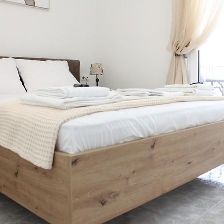 Side Beach Apartment Kavala Esterno foto