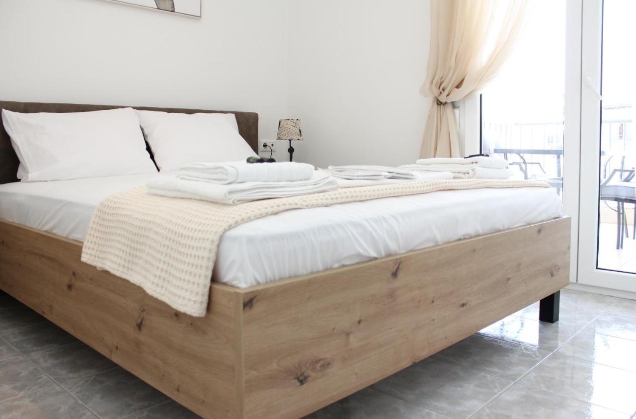 Side Beach Apartment Kavala Esterno foto